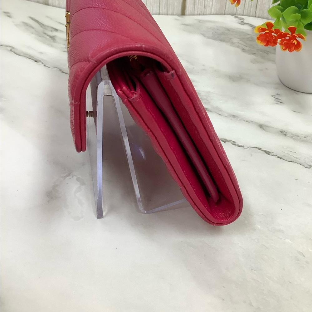 GUC Yves Saint Laurent Fuchsia Chevron Clutch - Picture 5 of 7